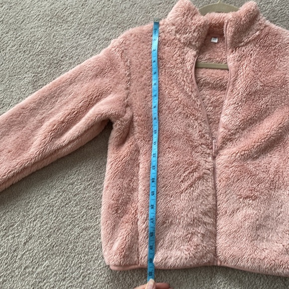 Uniqlo child’s pink fluffy zip up. Ages 9-10 in excellent condition - Picture 5 of 11